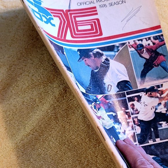 1976 The Chicago White Sox Official Program/Scorecard - Picture 2 of 5